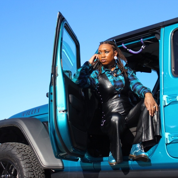 Meet your Posher, Erica - Picture 3 of 8